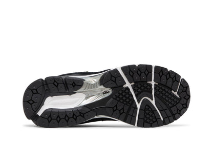 New Balance 2002R Black Dark Grey White sneaker afbeelding 4 - stylecode M2002RBM