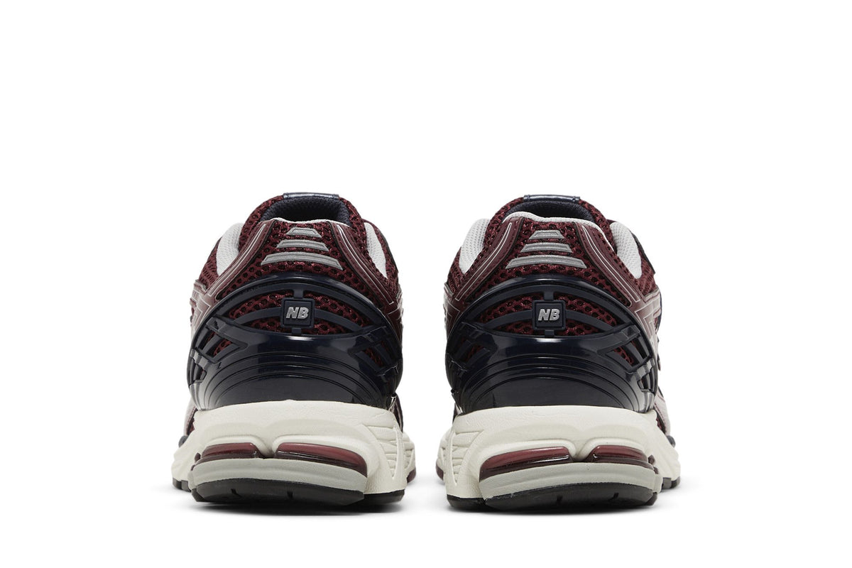 New Balance 1906R Burgundy Black sneaker afbeelding 6 - stylecode M1906RCC