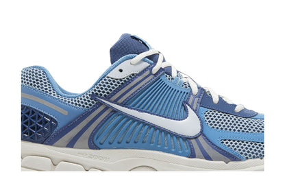 Nike Zoom Vomero 5 Mystic Navy Worn Blue sneaker afbeelding 2 - stylecode FB9149-400