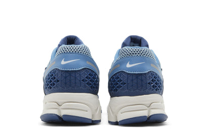 Nike Zoom Vomero 5 Mystic Navy Worn Blue sneaker afbeelding 6 - stylecode FB9149-400