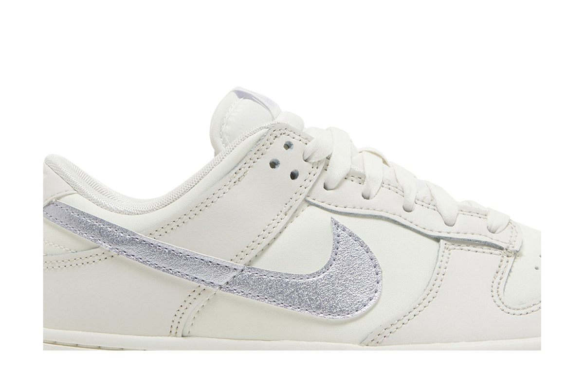 Nike Dunk Low Essential Sail Oxygen Purple (Women's) sneaker afbeelding 2 - stylecode DX5930-100