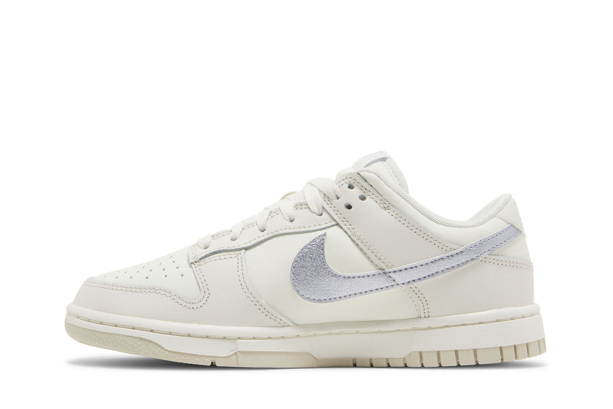 Nike Dunk Low Essential Sail Oxygen Purple (Women's) sneaker afbeelding 3 - stylecode DX5930-100