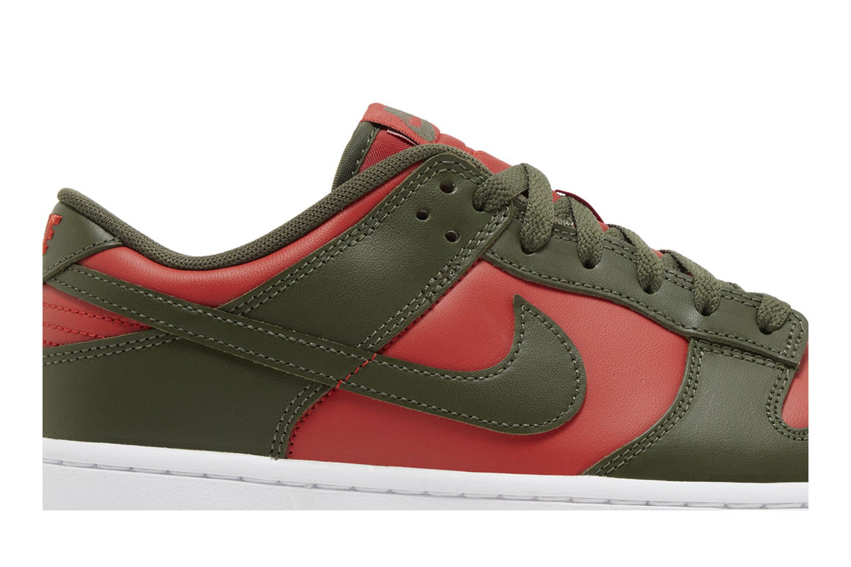 Nike Dunk Low Mystic Red Cargo Khaki sneaker afbeelding 2 - stylecode DV0833-600
