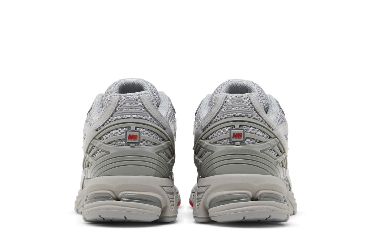 New Balance 1906R Grey Deep Red sneaker afbeelding 6 - stylecode M1906RJC