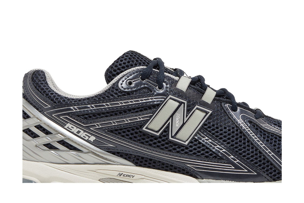New Balance 1906R Eclipse Navy sneaker afbeelding 2 - stylecode M1906RCA