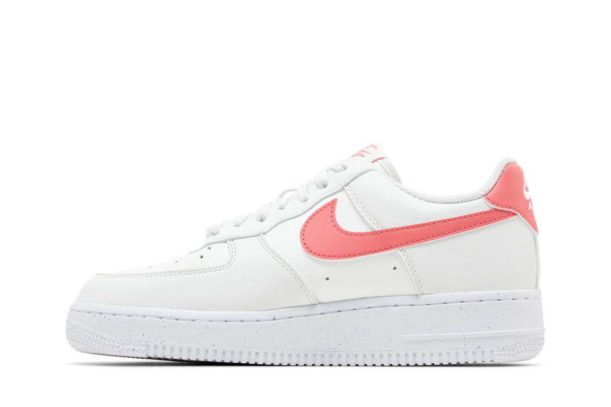 Nike Air Force 1 Low '07 Next Nature Summit White Sea Coral (Women's) sneaker afbeelding 3 - stylecode DV3808-100