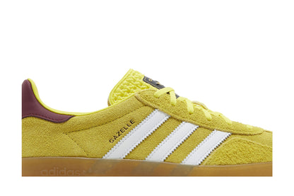 adidas Gazelle Indoor Bright Yellow Collegiate Burgundy (Women's) sneaker afbeelding 2 - stylecode IE7003