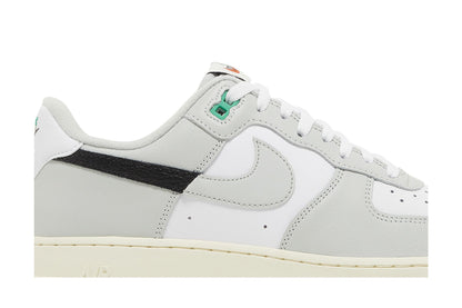 Nike Air Force 1 Low '07 LV8 Split Light Silver sneaker afbeelding 2 - stylecode DZ2522-001