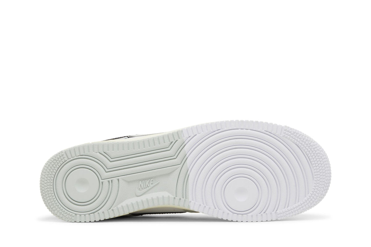 Nike Air Force 1 Low '07 LV8 Split Light Silver sneaker afbeelding 4 - stylecode DZ2522-001
