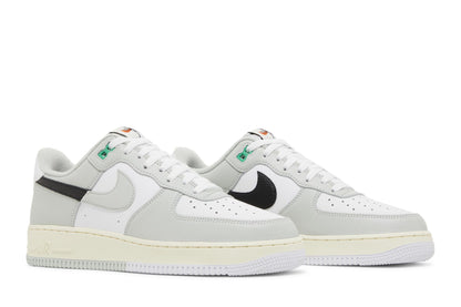 Nike Air Force 1 Low '07 LV8 Split Light Silver sneaker afbeelding 8 - stylecode DZ2522-001
