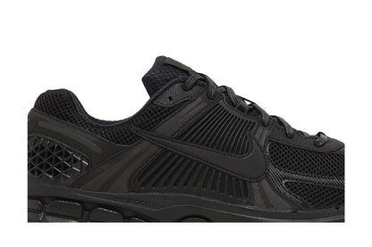 Nike Zoom Vomero 5 Triple Black sneaker afbeelding 2 - stylecode BV1358-003