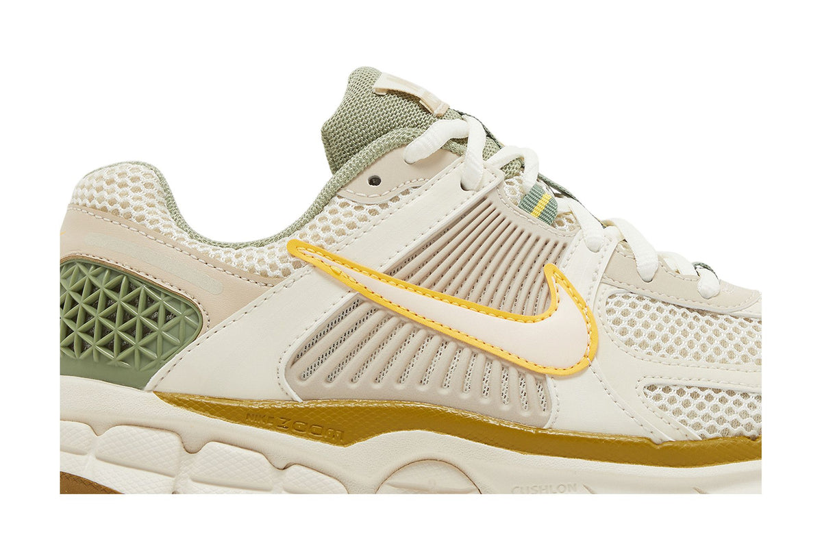 Nike Zoom Vomero 5 Sail Laser Orange Medium Olive (Women's) sneaker afbeelding 2 - stylecode FQ6868-181