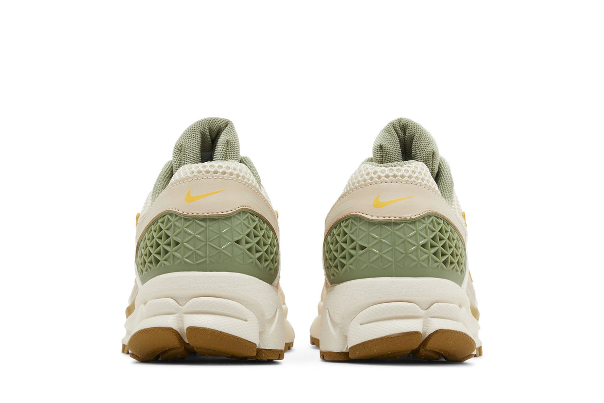 Nike Zoom Vomero 5 Sail Laser Orange Medium Olive (Women's) sneaker afbeelding 6 - stylecode FQ6868-181