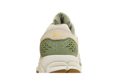 Nike Zoom Vomero 5 Sail Laser Orange Medium Olive (Women's) sneaker afbeelding 7 - stylecode FQ6868-181