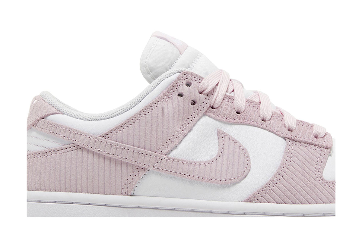 Nike Dunk Low Pink Corduroy (Women's) sneaker afbeelding 2 - stylecode FN7167-100