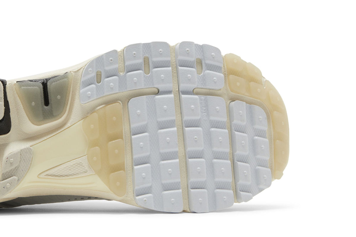 Nike Zoom Vomero 5 Supersonic Light Bone Black sneaker afbeelding 5 - stylecode FN7649-110