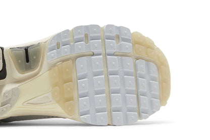 Nike Zoom Vomero 5 Supersonic Light Bone Black sneaker afbeelding 5 - stylecode FN7649-110