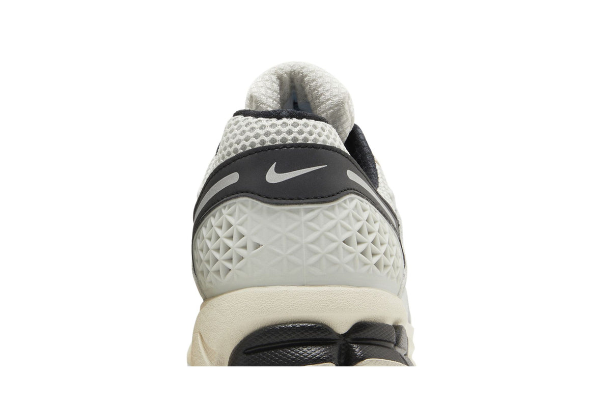 Nike Zoom Vomero 5 Supersonic Light Bone Black sneaker afbeelding 7 - stylecode FN7649-110