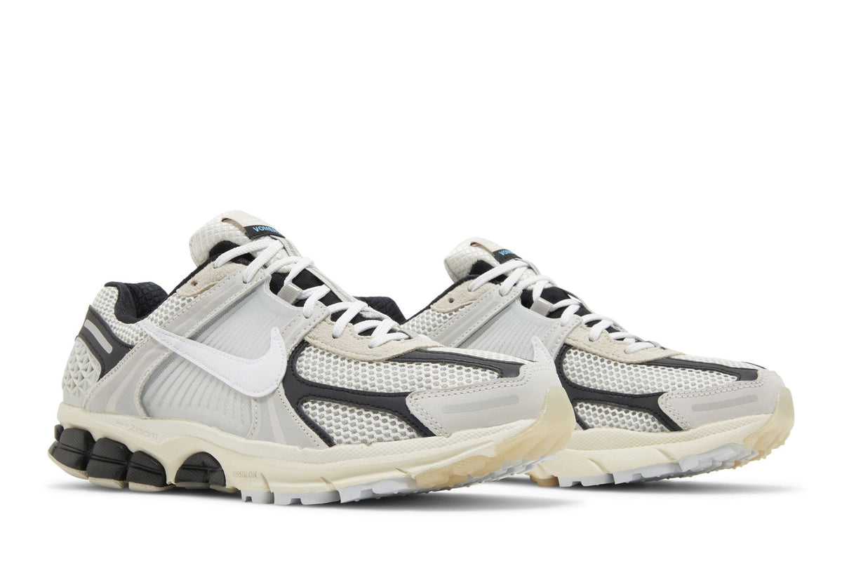 Nike Zoom Vomero 5 Supersonic Light Bone Black sneaker afbeelding 8 - stylecode FN7649-110