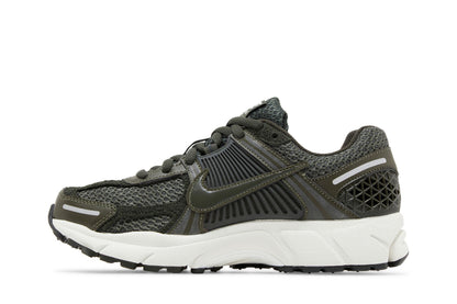Nike Zoom Vomero 5 Sequoia (Women's) sneaker afbeelding 3 - stylecode FQ8898-325