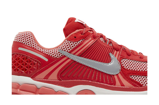 Nike Zoom Vomero 5 SP University Red sneaker afbeelding 2 - stylecode FN6833-657