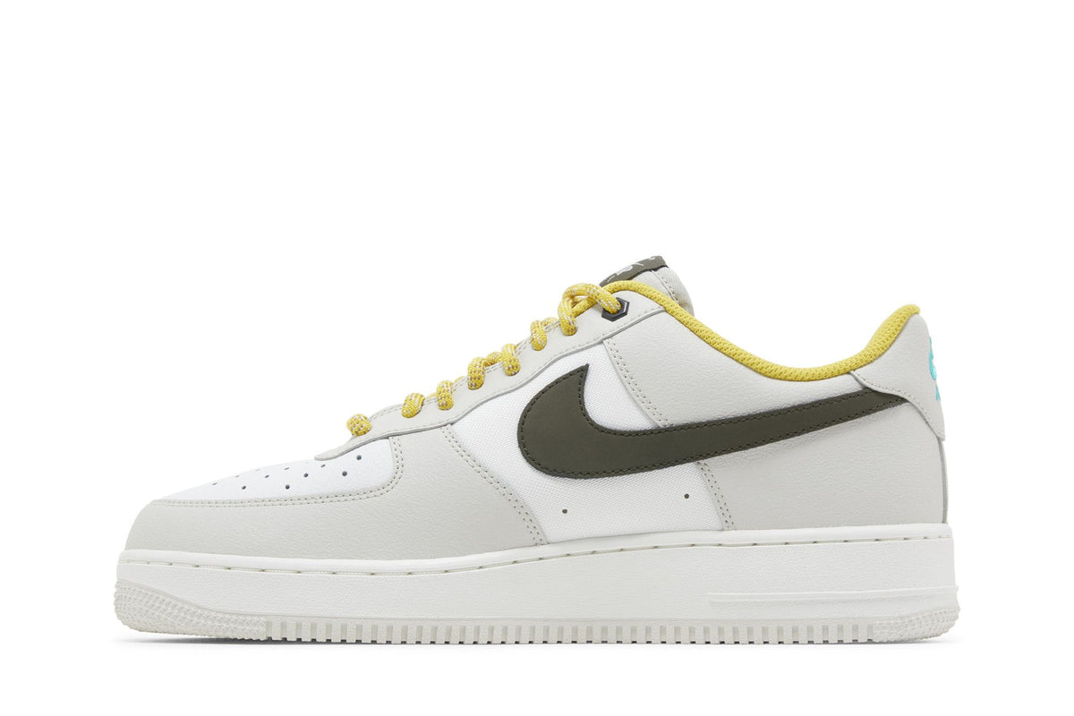 Nike Air Force 1 Low '07 PRM Light Bone Cargo Khaki Vivid Sulfur sneaker afbeelding 3 - stylecode FV3628-031