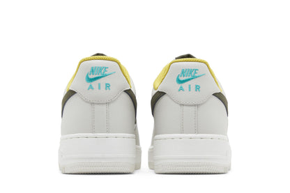 Nike Air Force 1 Low '07 PRM Light Bone Cargo Khaki Vivid Sulfur sneaker afbeelding 6 - stylecode FV3628-031