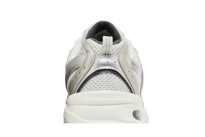 New Balance 530 Grey Matter Silver Metallic sneaker afbeelding 7 - stylecode MR530LG