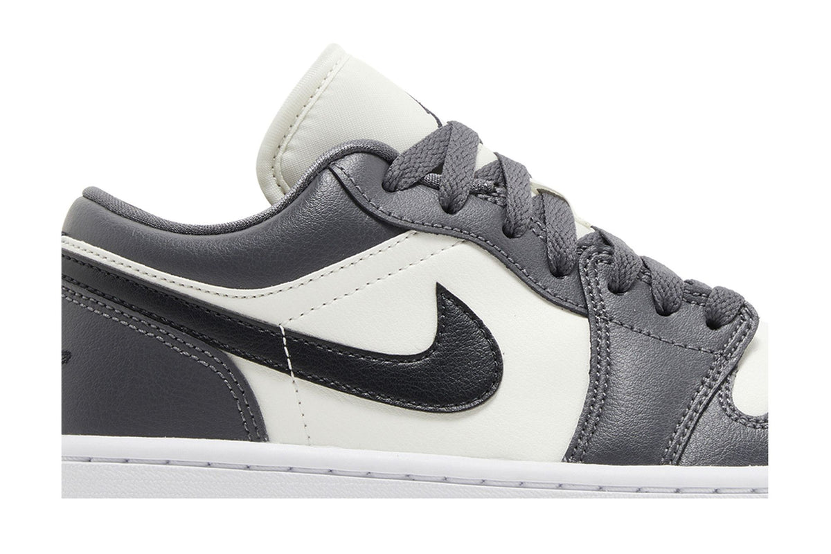 Jordan 1 Low Dark Grey (Women's) sneaker afbeelding 2 - stylecode DC0774-102