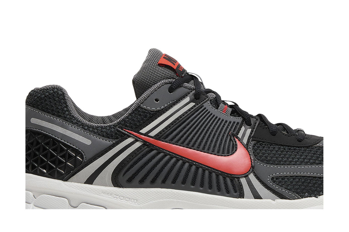 Nike Zoom Vomero 5 Black Picante Red sneaker afbeelding 2 - stylecode FB9149-001