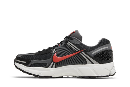 Nike Zoom Vomero 5 Black Picante Red sneaker afbeelding 3 - stylecode FB9149-001