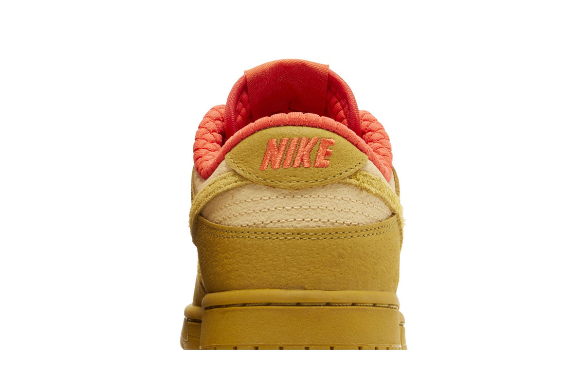 Nike Dunk Low Bronzine Sesame Picante Red (Women's) sneaker afbeelding 7 - stylecode FQ8897-252