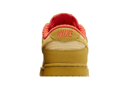 Nike Dunk Low Bronzine Sesame Picante Red (Women's) sneaker afbeelding 7 - stylecode FQ8897-252