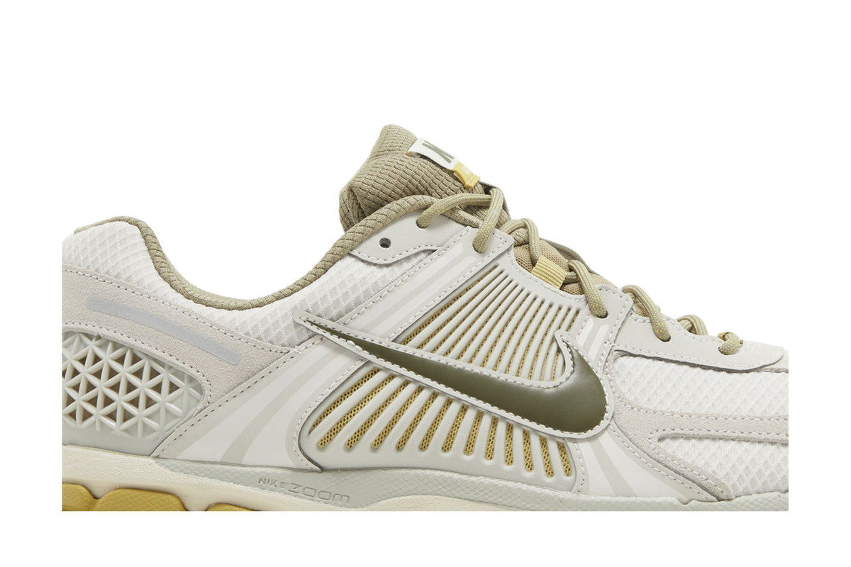 Nike Zoom Vomero 5 SP Light Bone Neutral Olive sneaker afbeelding 2 - stylecode FV0397-001