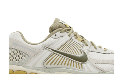 Nike Zoom Vomero 5 SP Light Bone Neutral Olive sneaker afbeelding 2 - stylecode FV0397-001