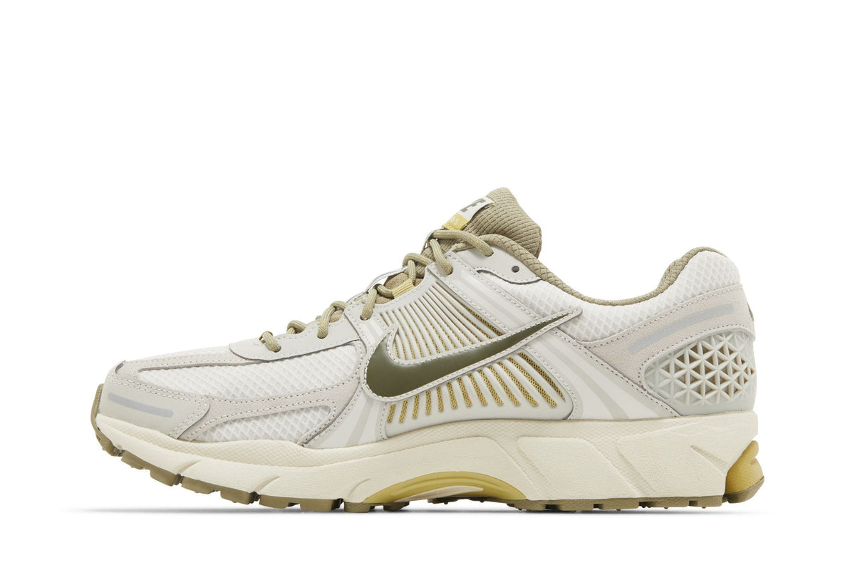Nike Zoom Vomero 5 SP Light Bone Neutral Olive sneaker afbeelding 3 - stylecode FV0397-001