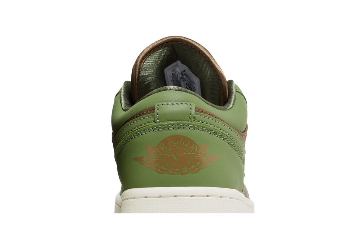 Jordan 1 Low SE Brown Kelp Sky J Light Olive (Women's) sneaker afbeelding 7 - stylecode FB9893-300