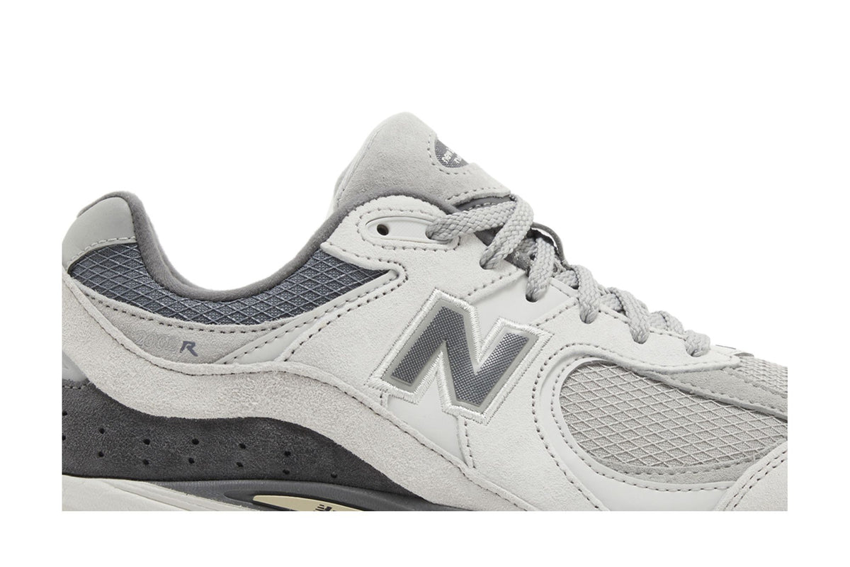 New Balance 2002R Raincloud Concrete sneaker afbeelding 2 - stylecode M2002RRW