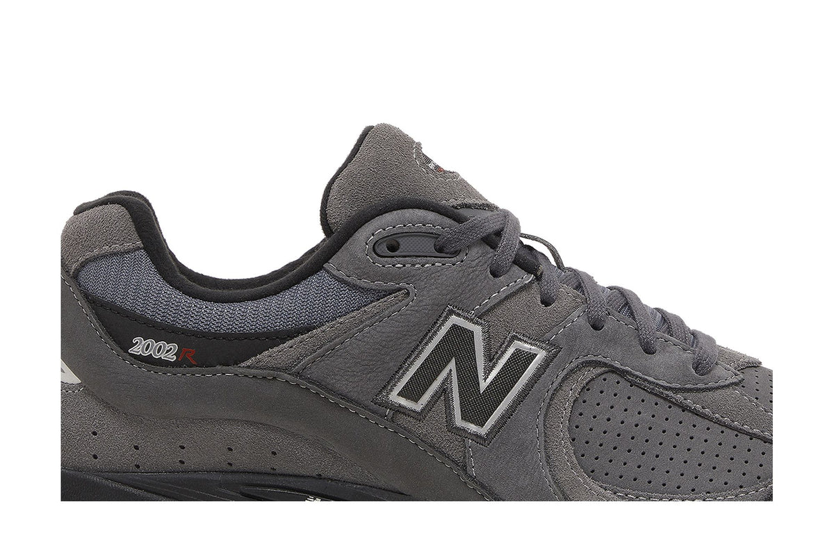 New Balance 2002R Castlerock Black sneaker afbeelding 2 - stylecode M2002REH