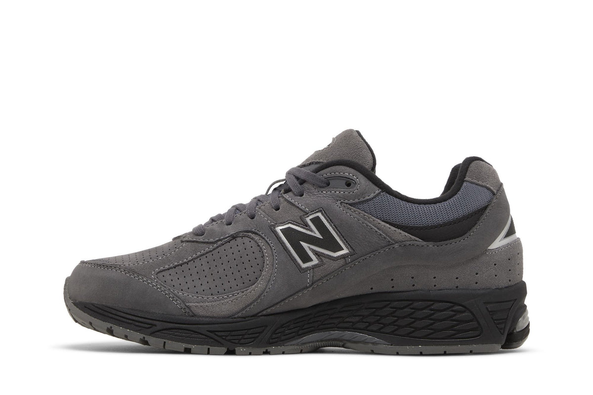 New Balance 2002R Castlerock Black sneaker afbeelding 3 - stylecode M2002REH
