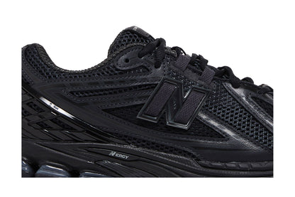 New Balance 1906R Comme des Garcons Homme Black sneaker afbeelding 2 - stylecode M1906RCM