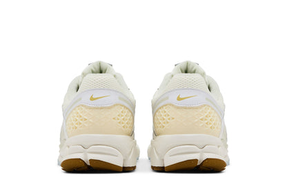 Nike Zoom Vomero 5 Sail Buff Gold (Women's) sneaker afbeelding 6 - stylecode FV3638-171