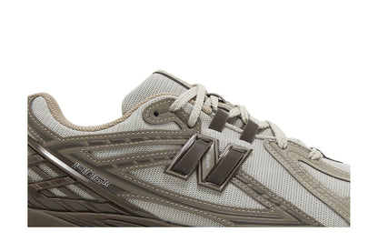 New Balance 1906R Driftwood Dark Mushroom sneaker afbeelding 2 - stylecode M1906RHD