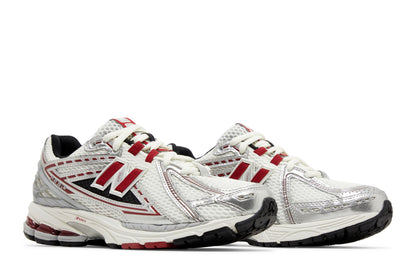 New Balance 1906R Silver Classic Crimson sneaker afbeelding 8 - stylecode M1906REA