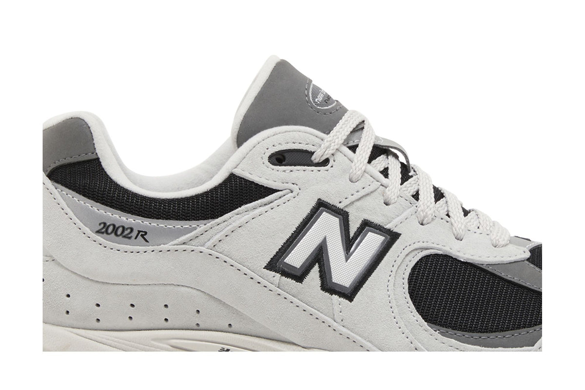 New Balance 2002R Grey Black sneaker afbeelding 2 - stylecode M2002RFH