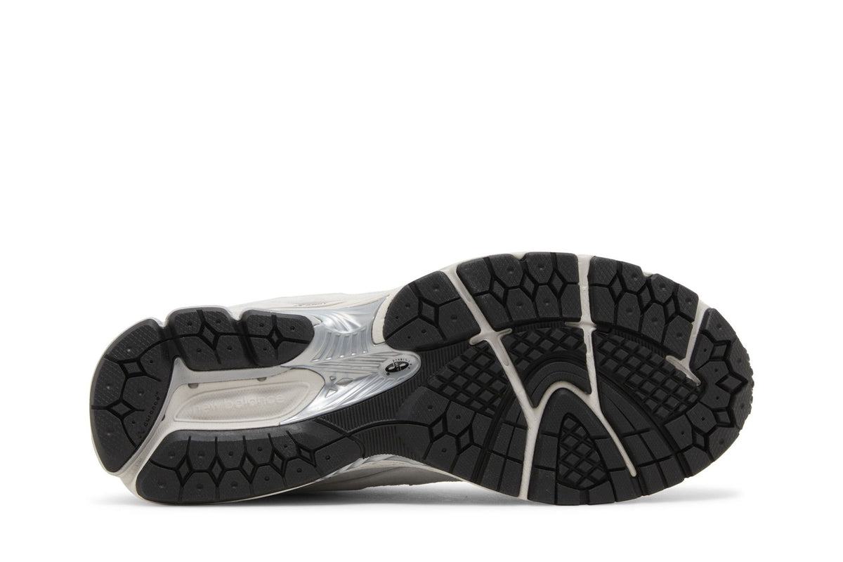 New Balance 2002R Grey Black sneaker afbeelding 4 - stylecode M2002RFH