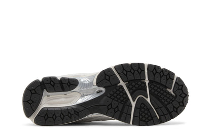 New Balance 2002R Grey Black sneaker afbeelding 4 - stylecode M2002RFH