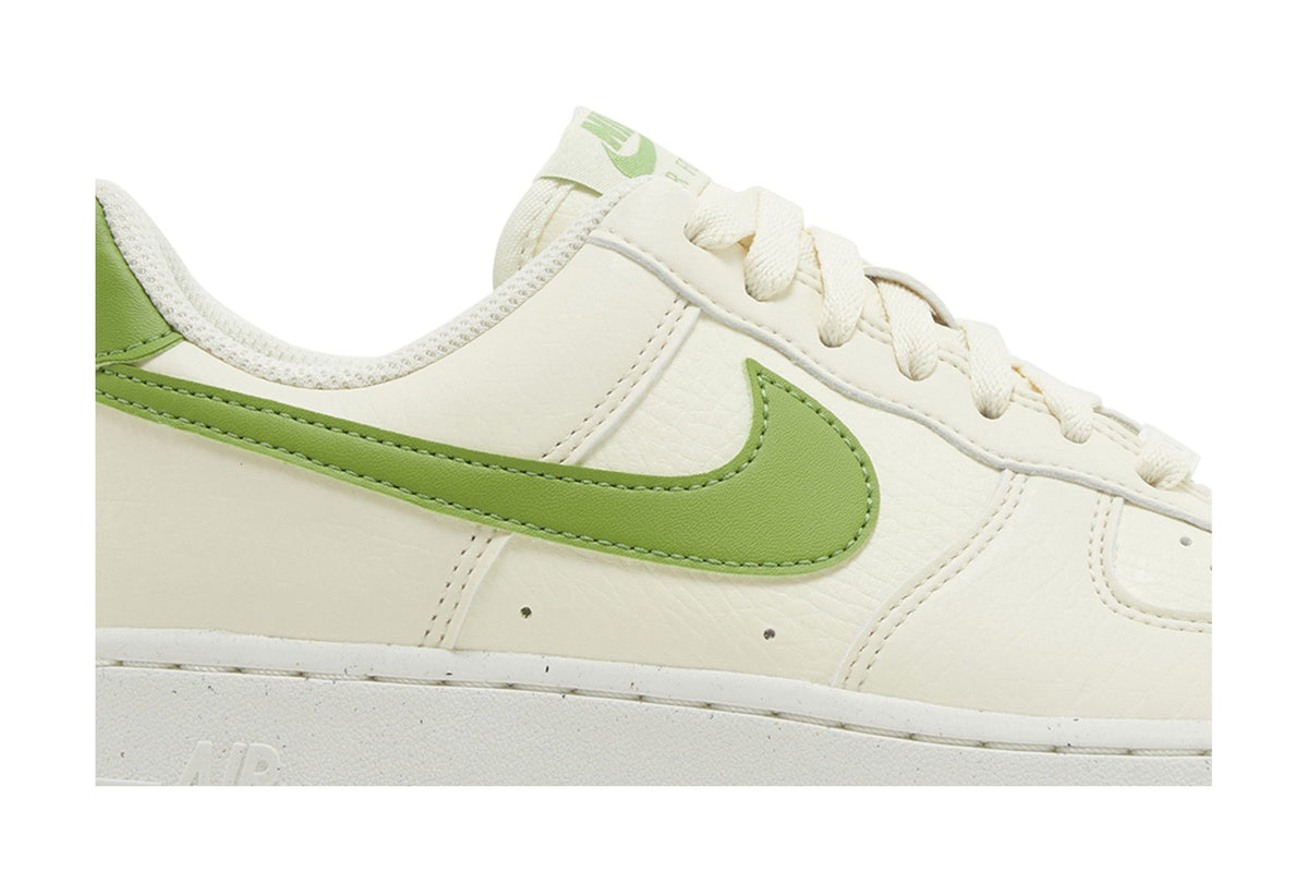 Nike Air Force 1 Low '07 SE Coconut Milk Chlorophyll (Women's) sneaker afbeelding 2 - stylecode DV3808-102