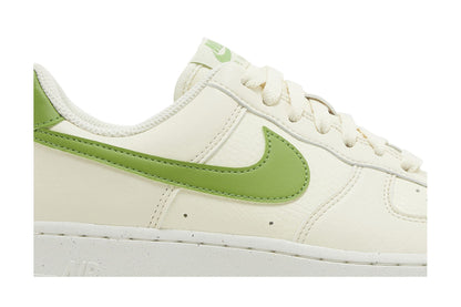 Nike Air Force 1 Low '07 SE Coconut Milk Chlorophyll (Women's) sneaker afbeelding 2 - stylecode DV3808-102