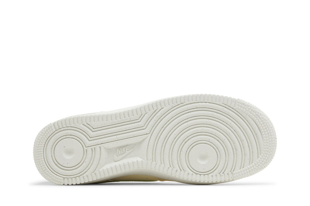 Nike Air Force 1 Low '07 SE Coconut Milk Chlorophyll (Women's) sneaker afbeelding 4 - stylecode DV3808-102